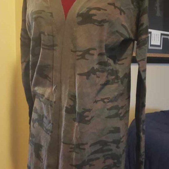 Sanctuary Play Cardigan in Camo green NWT (XS) - Picture 3 of 4